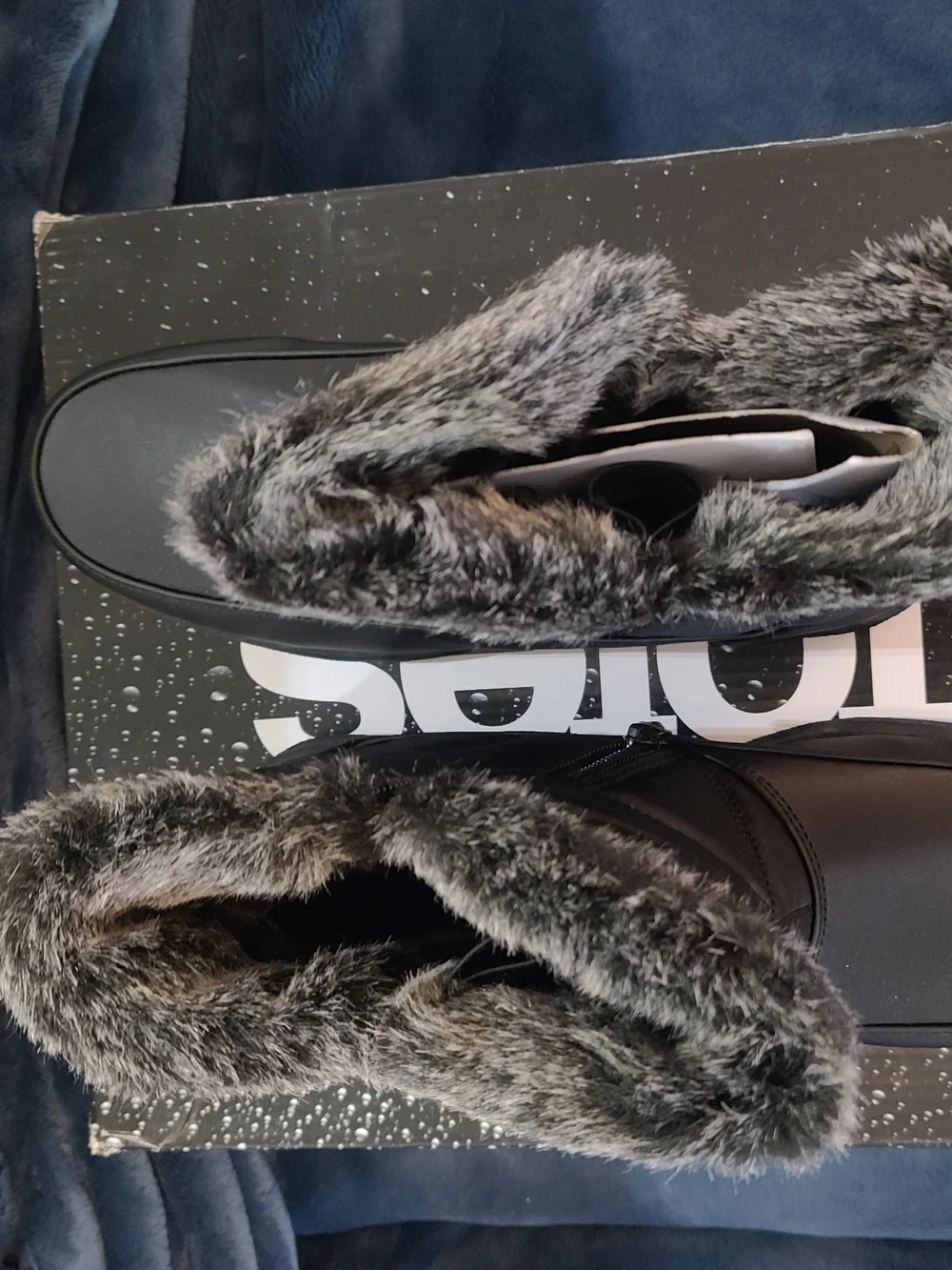Totes Women's Black Faux-Fur Winter Zip Ankle Boot, 9 Wide, NIB